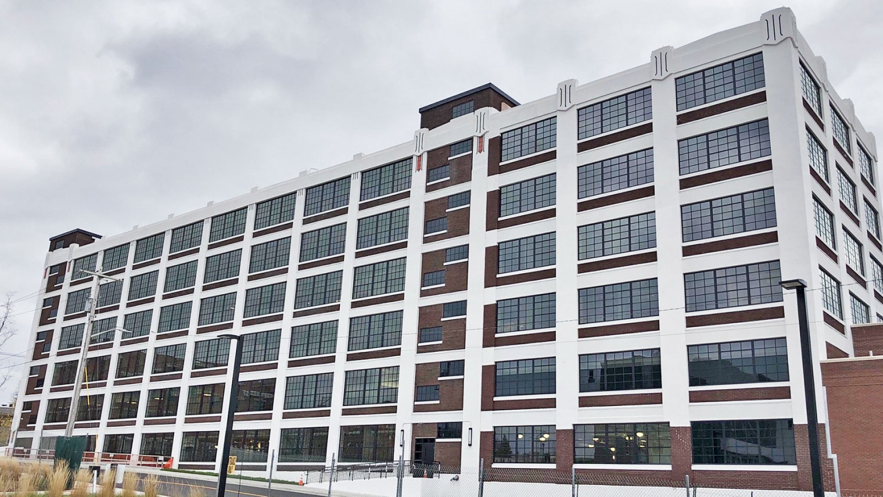 Cómo transformaron una antigua fábrica de zapatos en un campus médico de última generación